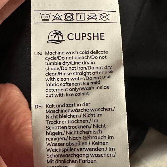 CUPSHE Womens 2PC Swimsuit M Black Scalloped V Neck Crisscross Tie Bikini - Picture 8 of 9